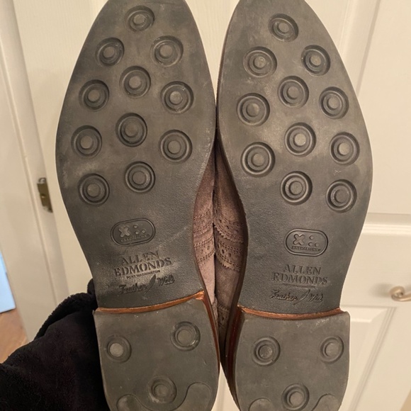 SOLD Allen Edmonds Handcrafted Feather Welt Suede Oxford Shoes - Picture 6 of 8